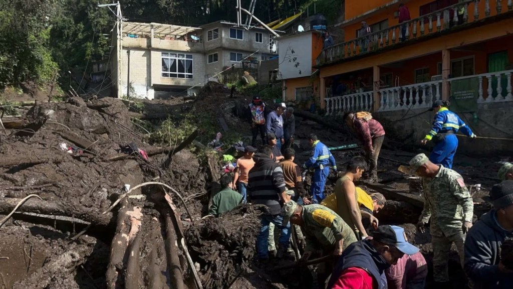 Elfinanciero _ jilotzingo-landslide-search-rescue