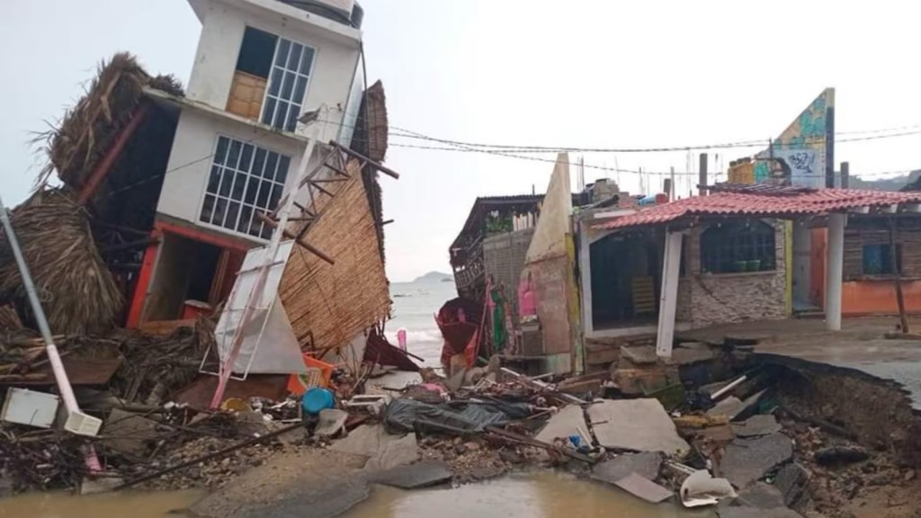 acapulco-sinkholes-hurricane-john-Elfinanciero-3