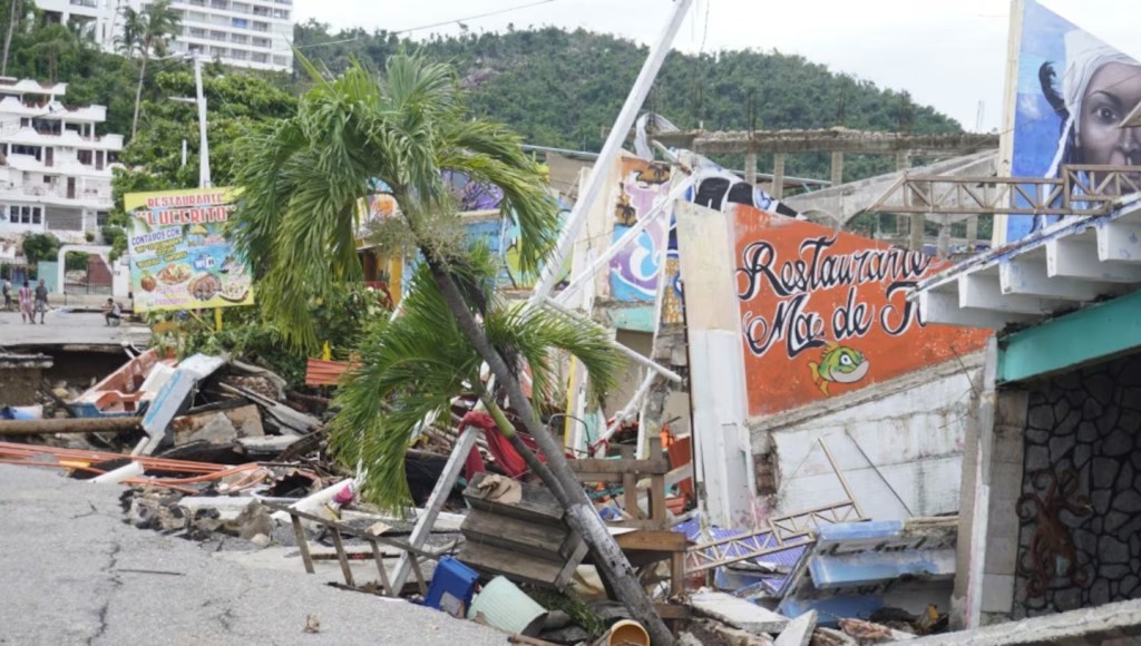 acapulco-sinkholes-hurricane-john-Elfinanciero-1