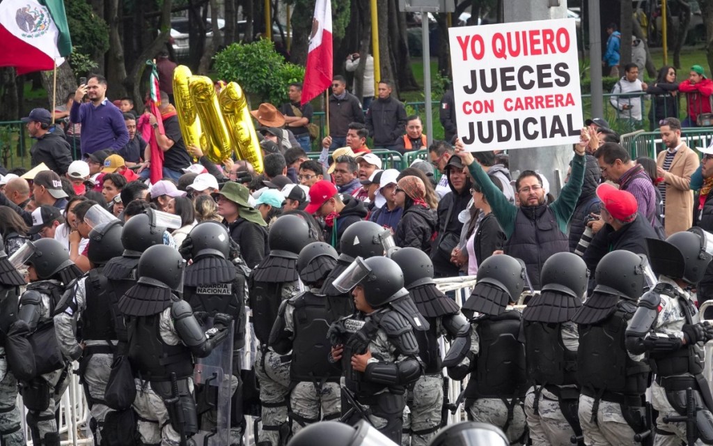 Aristegui_ protesta-judicial-san-lazaro