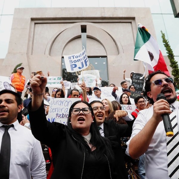 Aristegui-judicatura-reanuda-labores-mexico