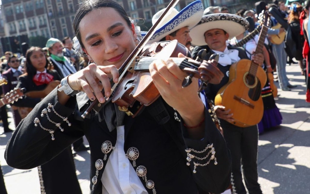 Aristegui-cdmx-mariachi-guinness-record
