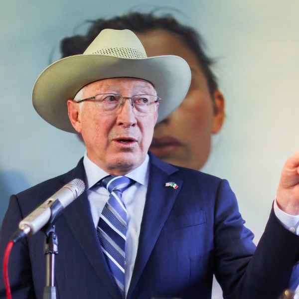 Aristegui-abrazos-no-balazos-policy