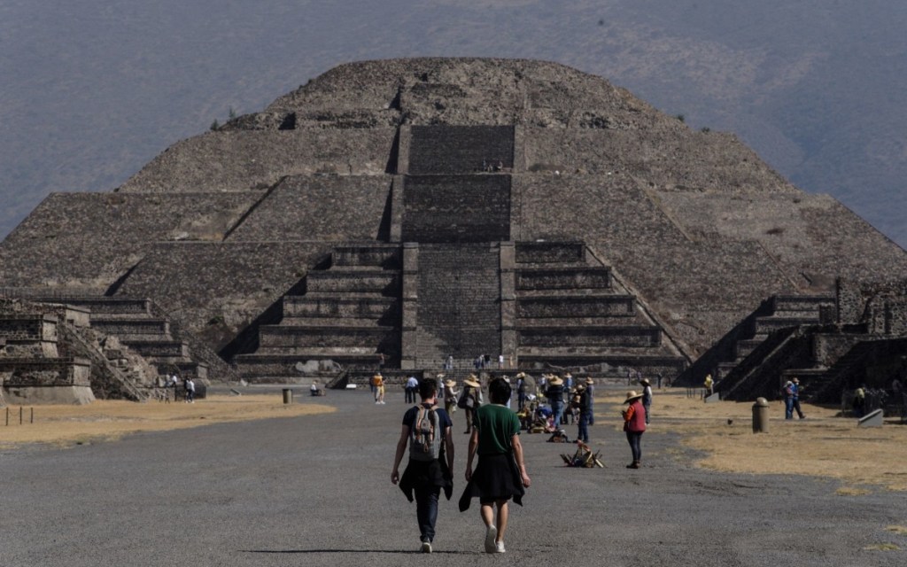 Aristegui-teotihuacan-tourist-accident