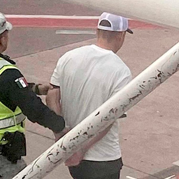 Aristegui-volaris-hijacking-puente-grande-mexico-aviation-safety-crime-family-threats