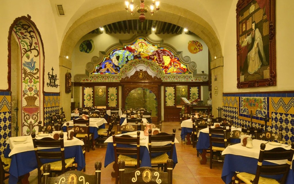 Aristegui-café-de-tacuba, karne-garibaldi, tasteatlas, top-10, méxico, guadalajara, enchiladas, carne-en-su-jugo, restaurantes-icónicos, tradición