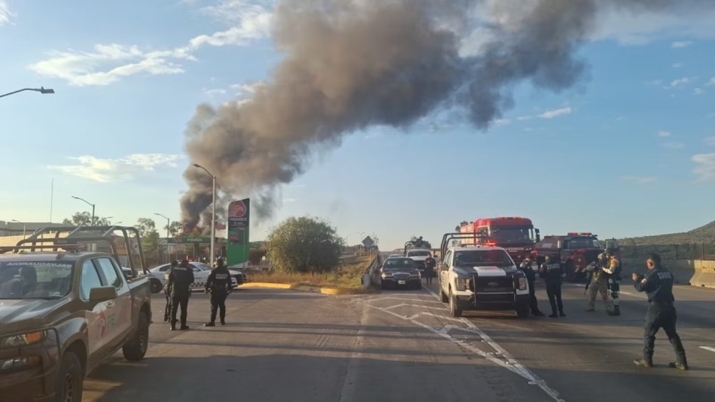 Elfinanciero-pemex-gasoducto-incendio-mexico-queretaro-carretera-cierre-seguridad-capufe-guardia-nacional