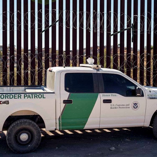 Aristegui-eeuu-muro-fronterizo-mexico-inmigracion-trump-tren-de-aragua-bukele-ley-enemigos