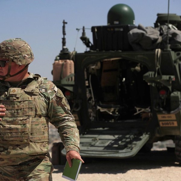 Aristegui-despliegue-ejercito-eu-frontera-mexico-vehiculos-blindados-stryker-inmigrantes-ciudadjuarez-patrulla-fronteriza-guardia-nacional