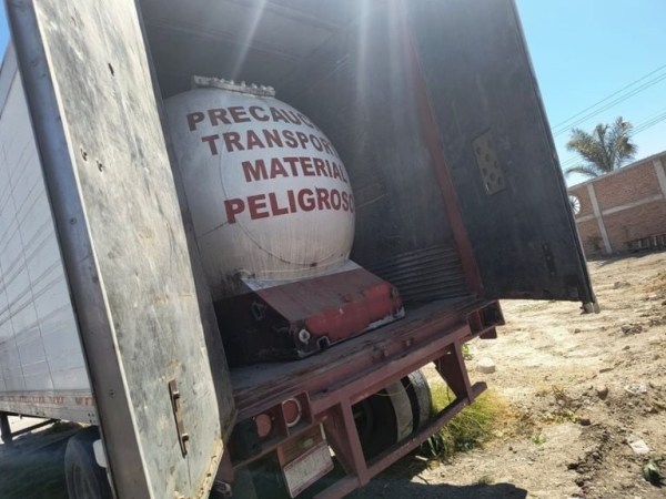 AM-villagran-guanajuato-huachicol-combustible-trailer-fgr-guardia-nacional-cateo-tractocamion-ilegal